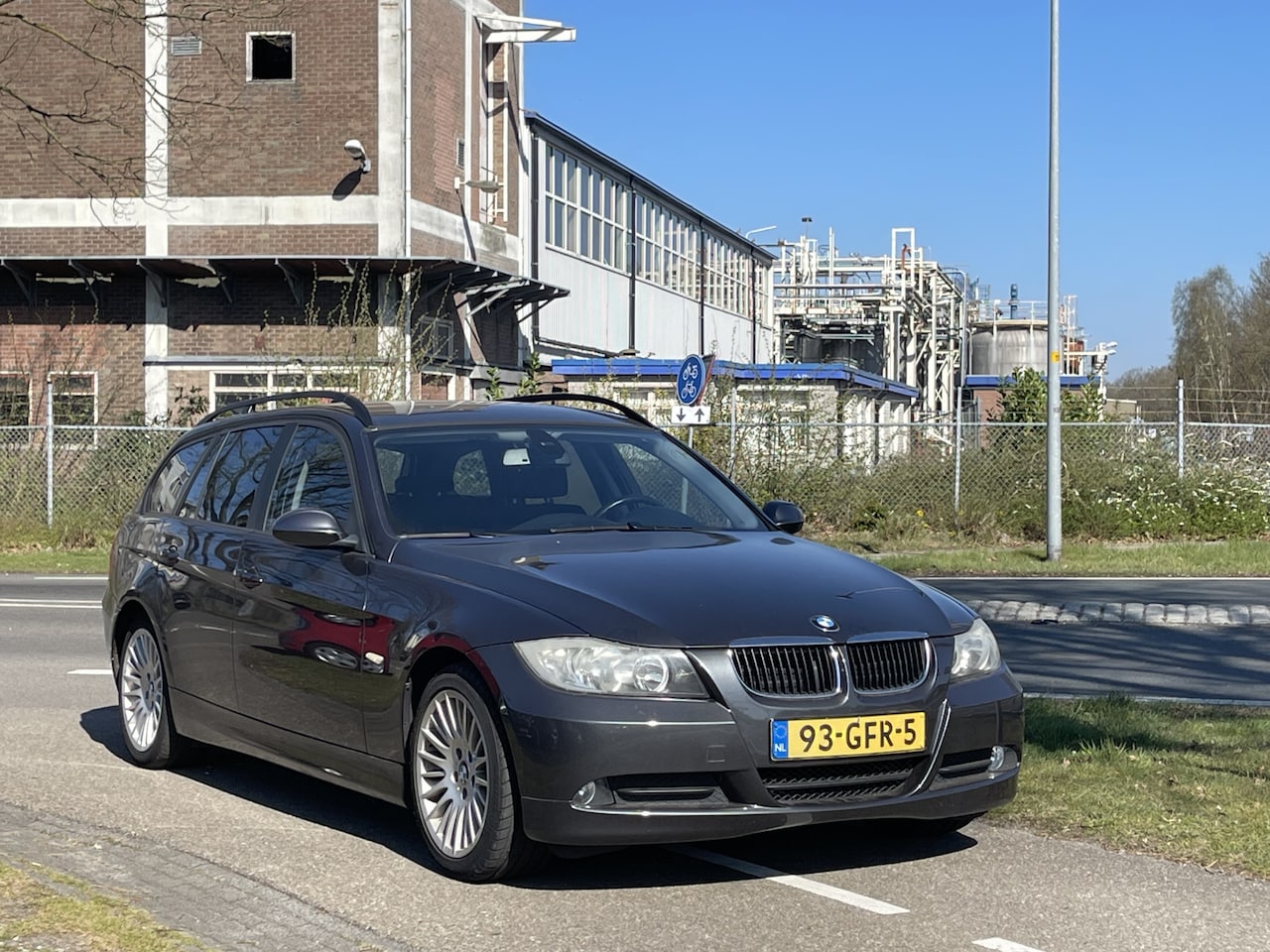 BMW 3-serie Touring - 318i Business Line AUTOMAAT Navigatie Parkeersensoren Climate Control - AutoWereld.nl