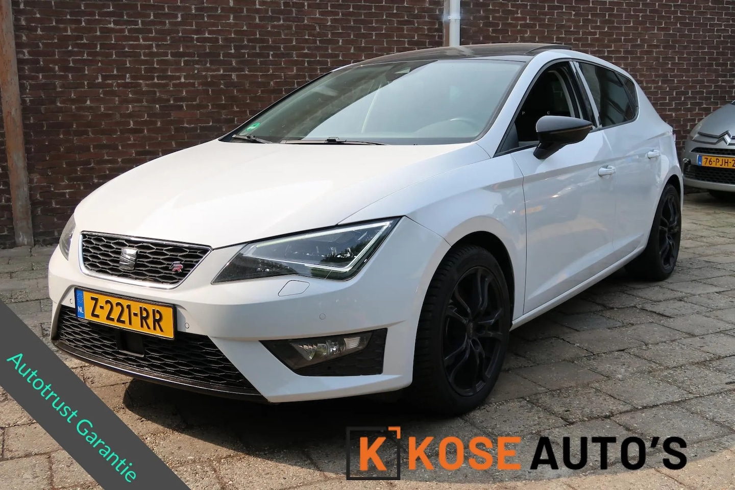 Seat Leon - 1.8 TSI FR Connect 1.8 TSI FR Connect, AUTOMAAT, PANAROMADAK, LEDER+ALCANTARA BEKLEDING, NAVIGATIE, ZWARTE LM - AutoWereld.nl