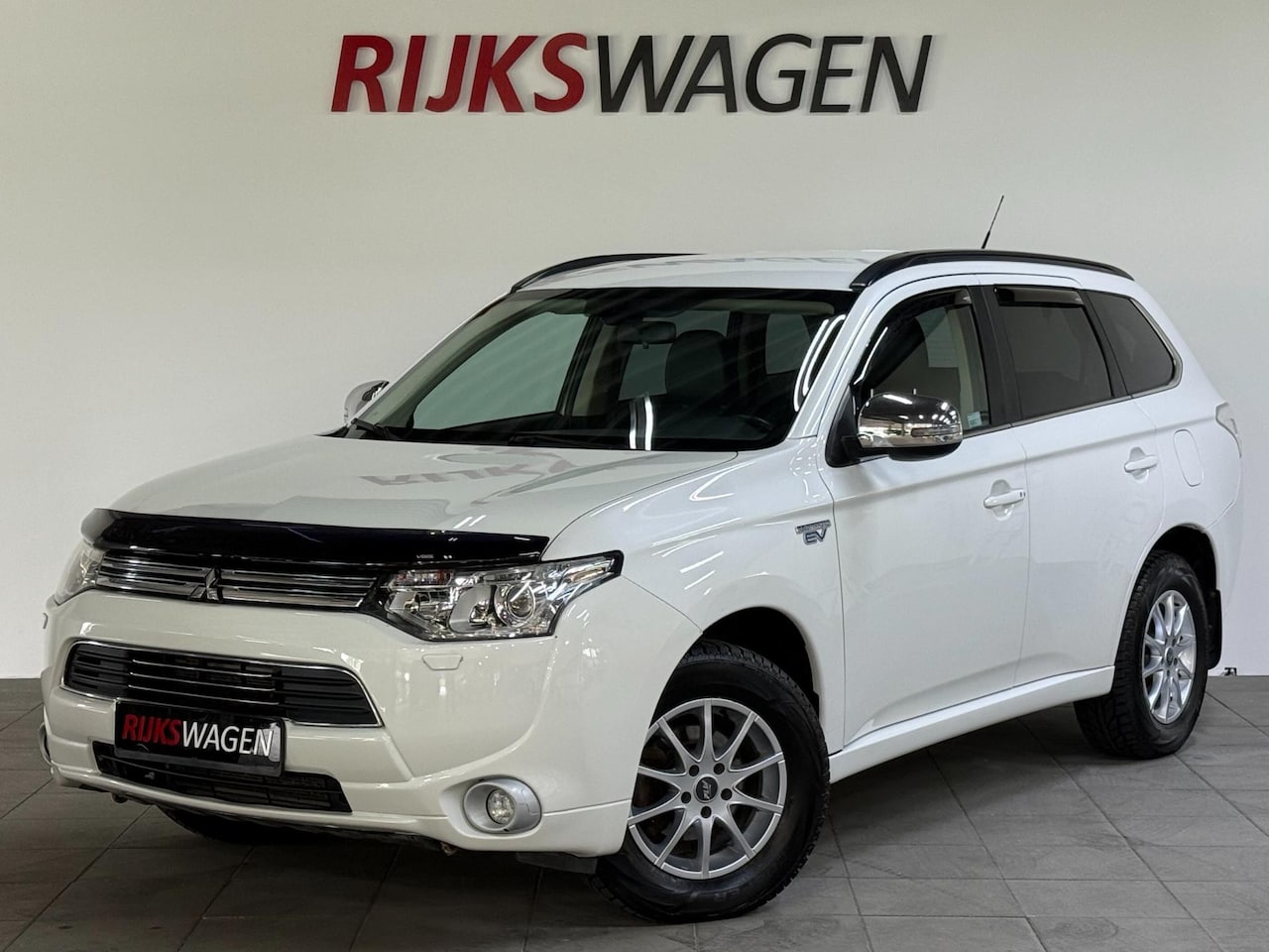 Mitsubishi Outlander - 2.0 PHEV Instyle+ 4WD/Camera/Navi - AutoWereld.nl