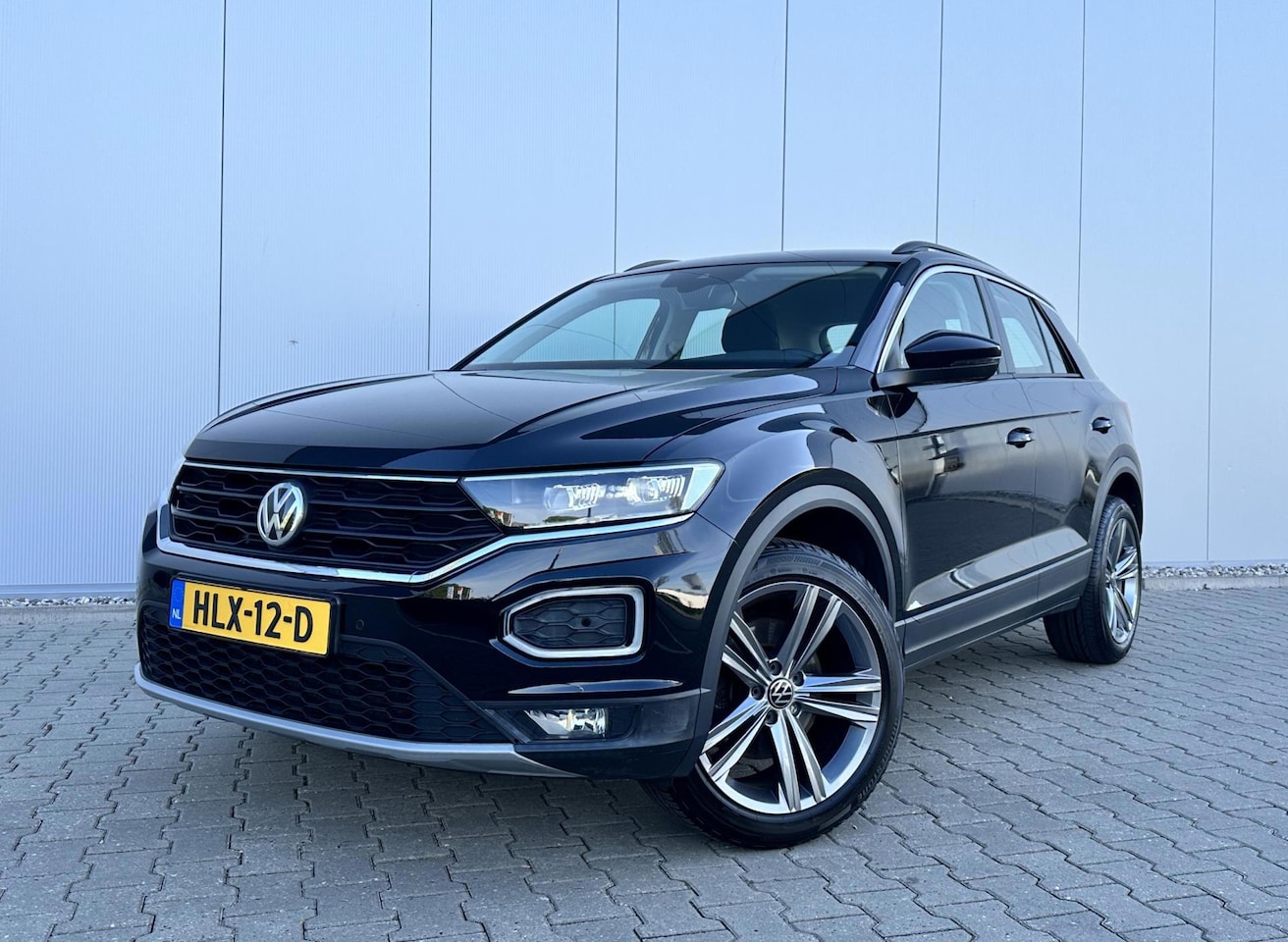 Volkswagen T-Roc - 1.5 TSI 150PK Sport 2018 | LED | Trekhaak - AutoWereld.nl