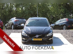 Volvo V60 - 2.0 D4 Momentum R-Design 18" HALF LEDER NAVI CLIMA