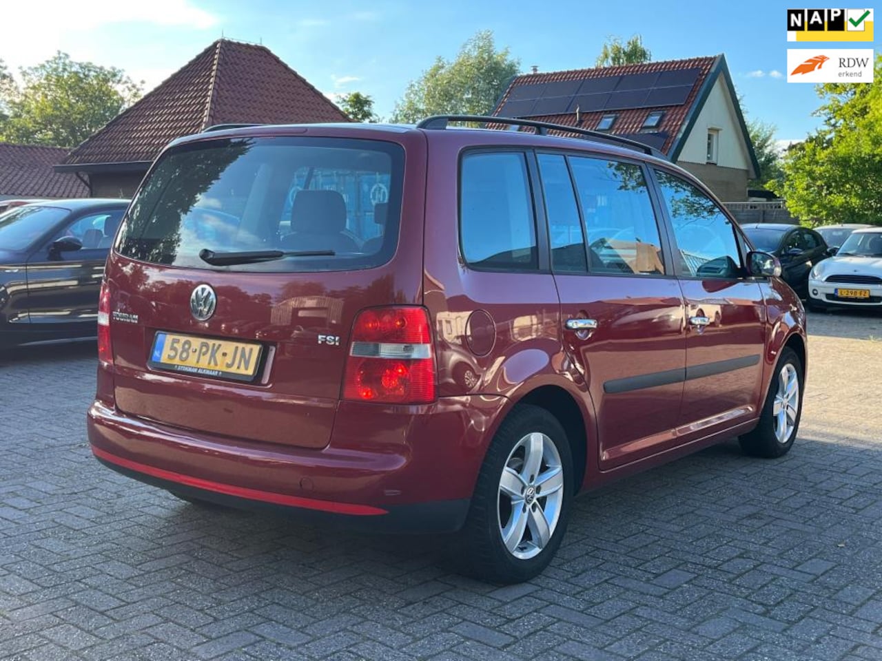 Volkswagen Touran - 1.6-16V FSI Turijn | Lage km | Subwoofer | Nette auto - AutoWereld.nl