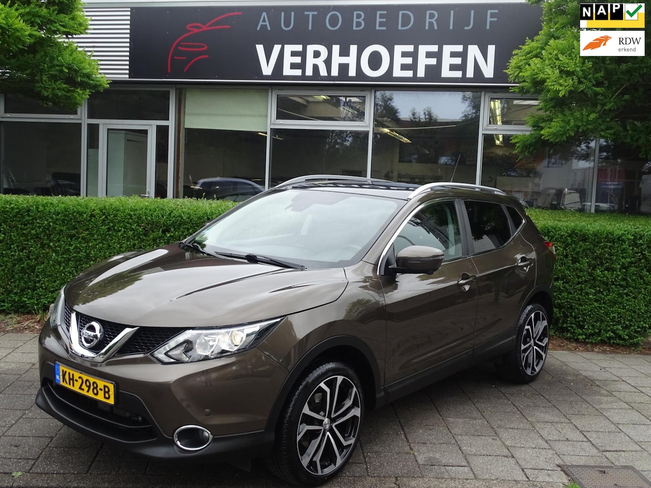 Nissan Qashqai - 1.2 N-Connecta - AUTOMAAT - PANORAMISCH DAK - XENON - CRUISE / CLIMATE CONTR - TREKHAAK ! - AutoWereld.nl
