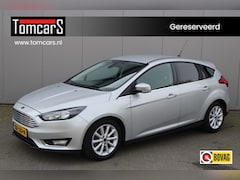 Ford Focus - 1.5 EcoB. 150PK Automaat Titanium Navigatie/Cruise-control/Winter-pack/Climate-control