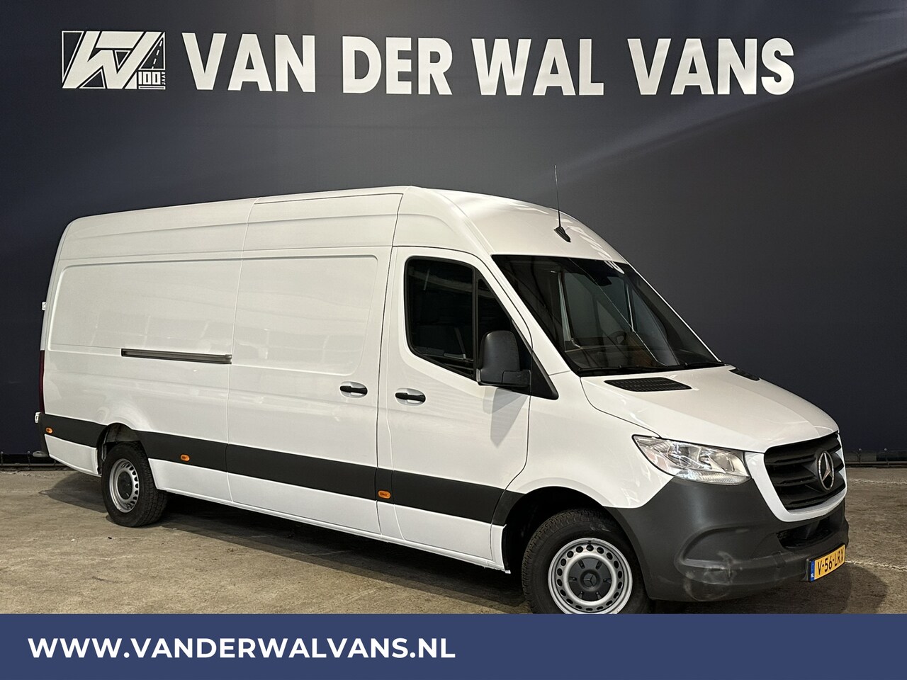 Mercedes-Benz Sprinter - 317 CDI 170pk L3H2 Euro6 Airco | Navigatie | Camera | Apple Carplay | Android Auto Chauffe - AutoWereld.nl