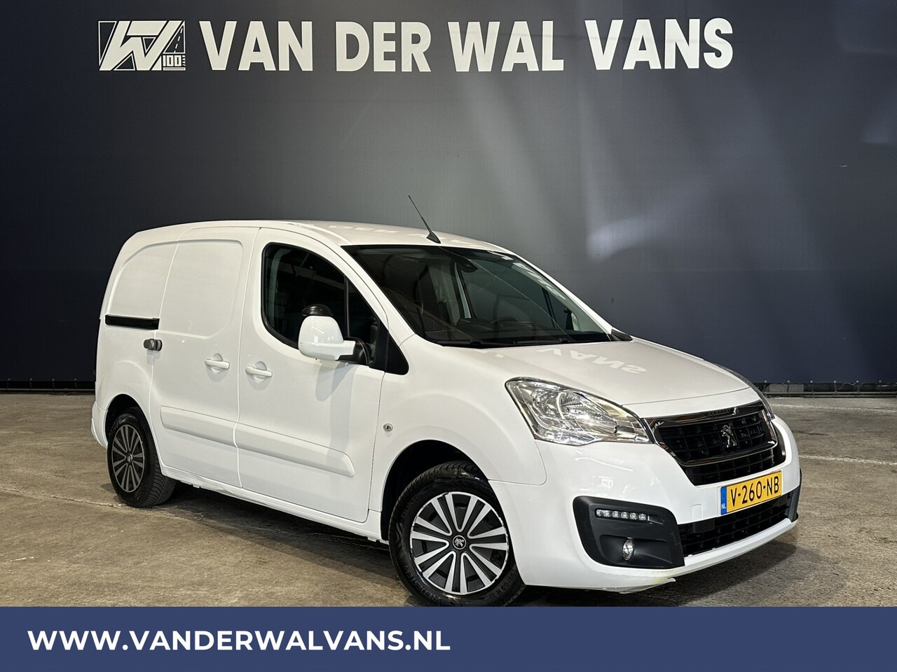Peugeot Partner - 1.6 BlueHDi 100pk L1H1 Euro6 Airco | Navigatie | Cruisecontrol | Trekhaak | Apple Carplay - AutoWereld.nl