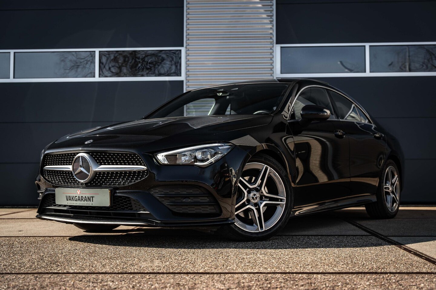 Mercedes-Benz CLA-Klasse - 180 Business Solution AMG | Pano dak | Keyless - AutoWereld.nl