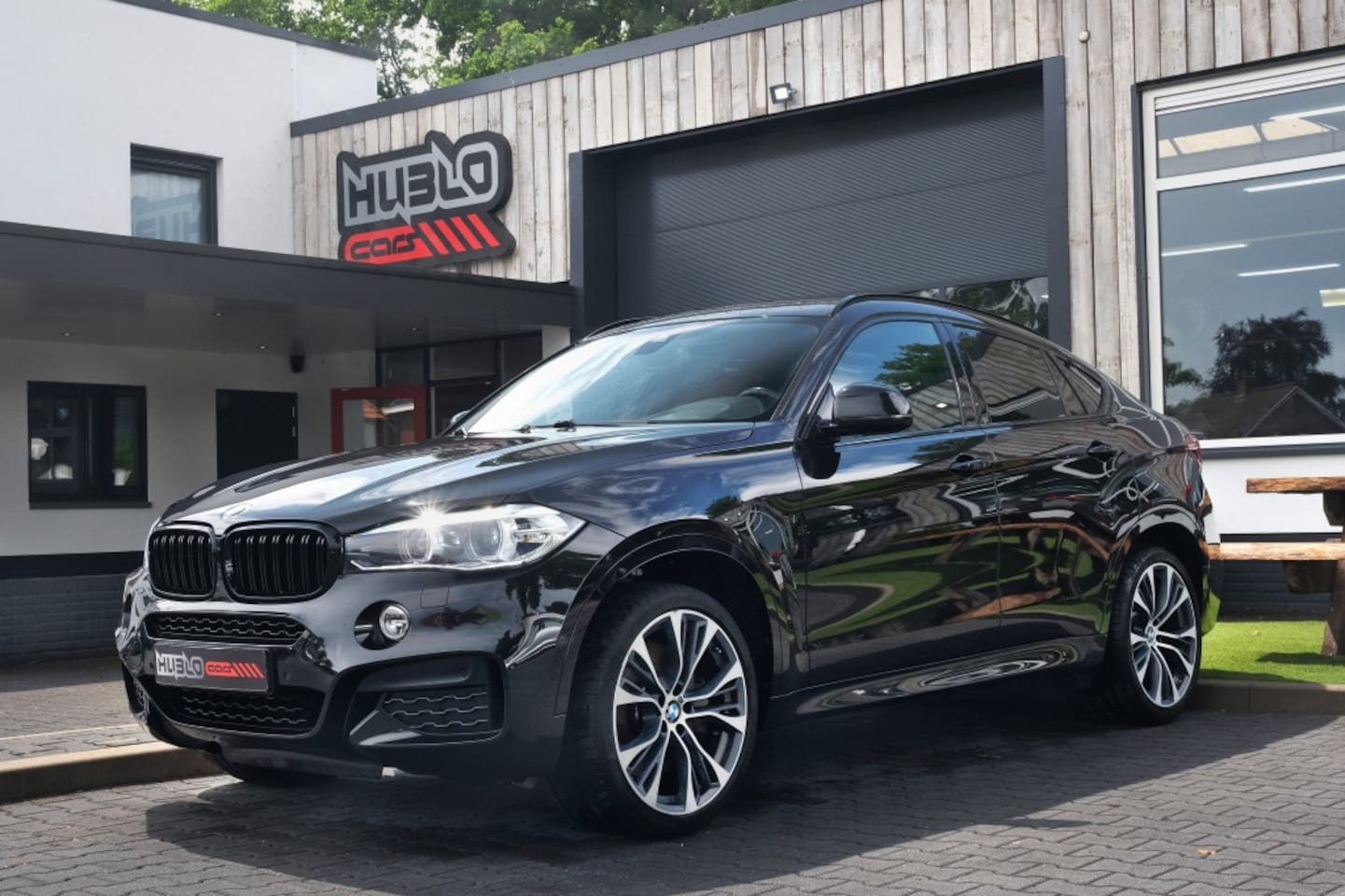BMW X6 - xDrive50i M-Sport, Pano, AC Schnitzer uitlaat! - AutoWereld.nl