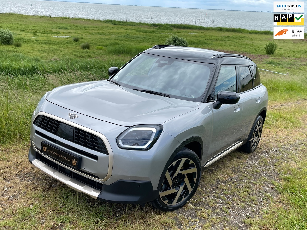 MINI Countryman - Mini C Aut. Favoured Trim + Package L Harman Kardon / Panoramadak / 19" LMV / Driving Assi - AutoWereld.nl