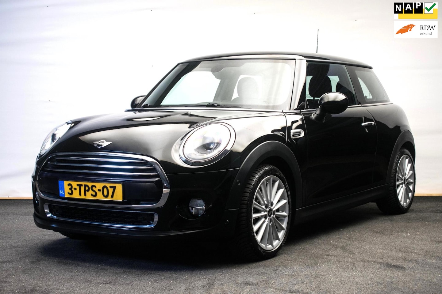 MINI Cooper - Mini 1.5 Chili Sport 136PK Automaat ORG NL [ LED Sportinterieur Keyless Stoelverw Sfeerver - AutoWereld.nl