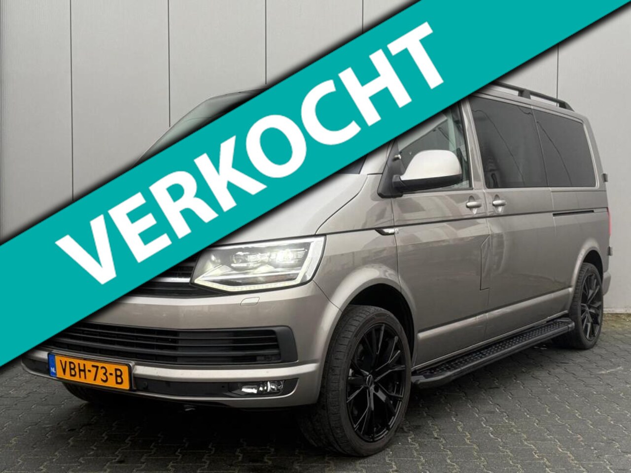 Volkswagen Transporter - 2.0 TDI L2H1 Dubbel Cabine Business Highline / Navi / Led / Leder / PDC - AutoWereld.nl