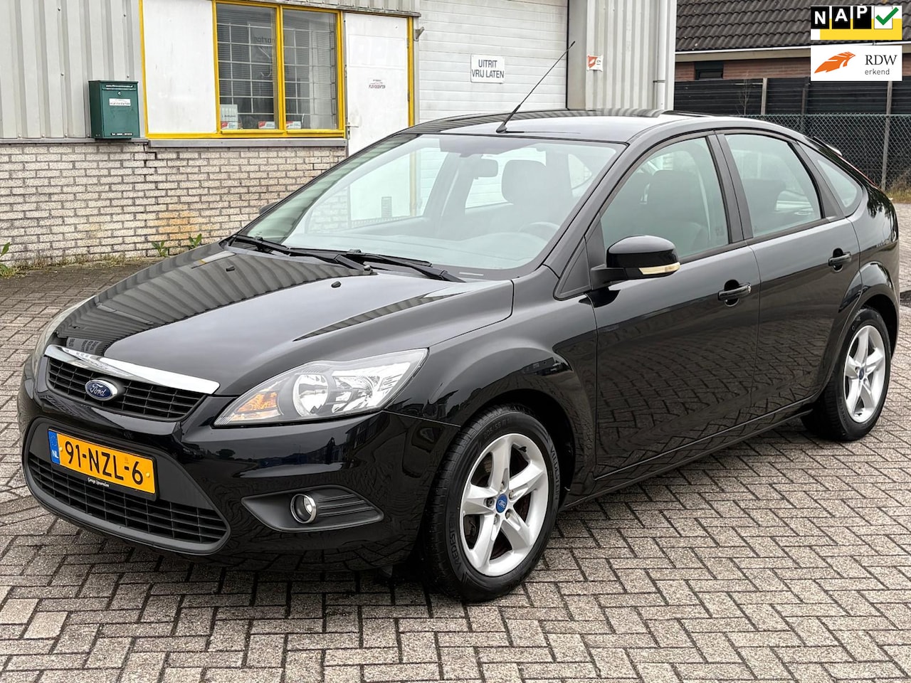 Ford Focus - 1.6 I 16V 101 PK Bj 2011 Comfort 2e Eig 5 Deurs Weinig Km,s Airco Cruise Control Pdc Elec. - AutoWereld.nl