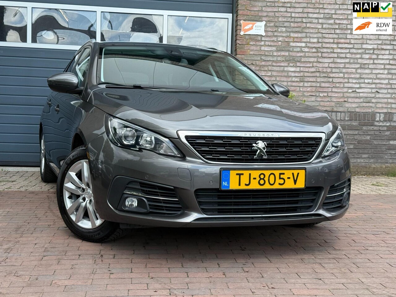 Peugeot 308 SW - 1.2 PureTech Blue Lease Executive|1e Eig. - AutoWereld.nl