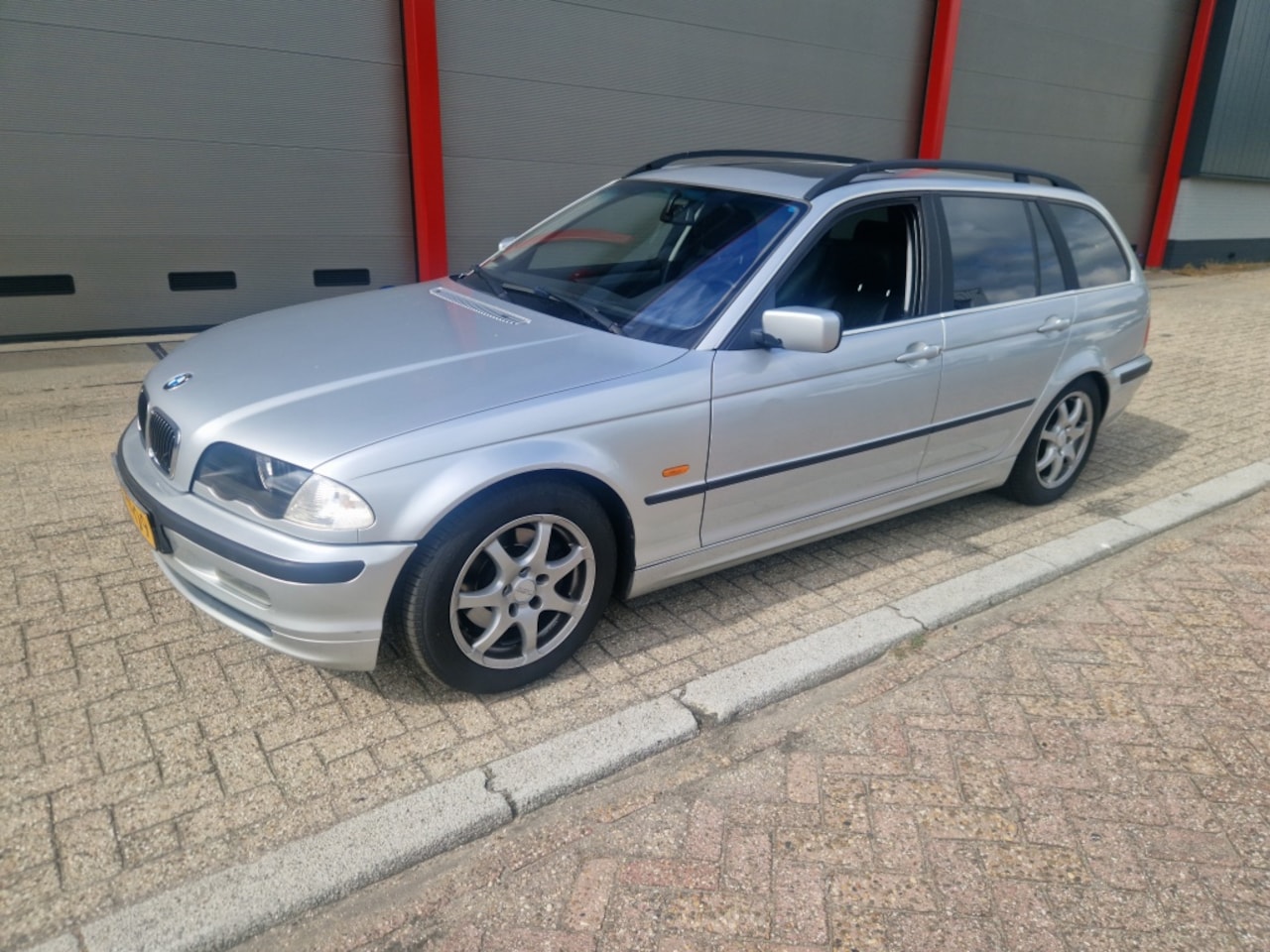 BMW 3-serie Touring - 320i Exe automaat rijdt top - AutoWereld.nl