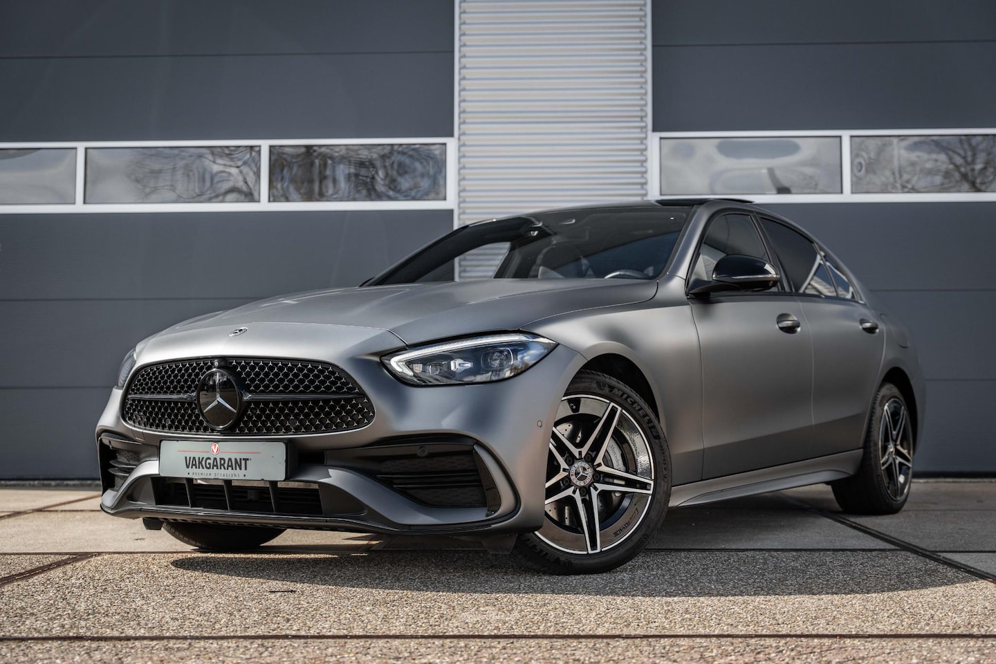Mercedes-Benz C-klasse - 300 e Business Solution AMG |Panorama dak |designo magno |Burmester | - AutoWereld.nl