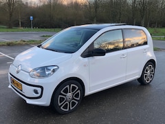 Volkswagen Up! - 1.0 high up! BlueMotion Panoramadak/Stoelverwarming/Navigatiesysteem