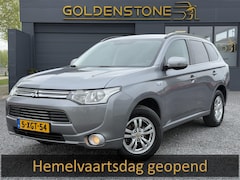 Mitsubishi Outlander - 2.0 PHEV Business Edition 2e Eigenaar, Navi, Clima, Cruise, Camera, Trekhaak, Dealer Onder