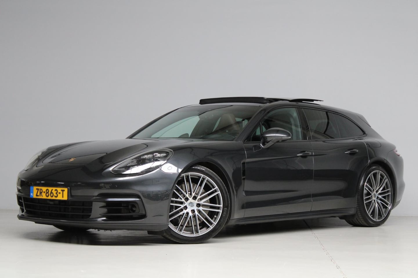 Porsche Panamera Sport Turismo - 2.9 4 E-Hybrid [ burmester head-up sportchrono adap. cruise luchtvering 360 camera sportui - AutoWereld.nl