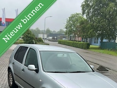Volkswagen Golf - 1.6-16V