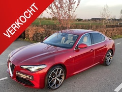 Alfa Romeo Giulia - 2.0T 6C Villa d'Este Harman Kardon, Adaptive cruise control, 19 inch bloed mooie auto