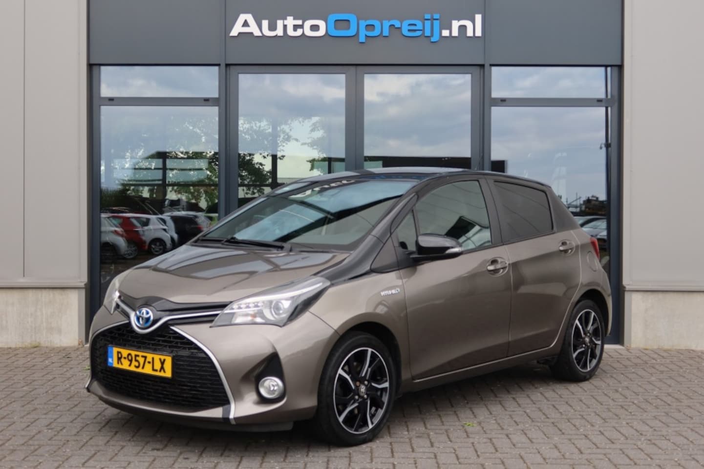Toyota Yaris - 1.5 Hybrid AUTOMAAT Dynmic BI-Tone Clima, Camera, LM-Velgen - AutoWereld.nl