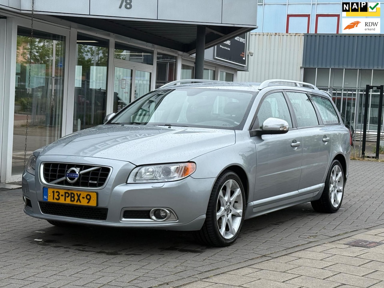 Volvo V70 - 2.0T R-Edition - Navigatie - Leder - AutoWereld.nl