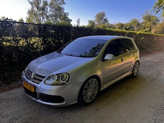Volkswagen Golf - 3.2 R32