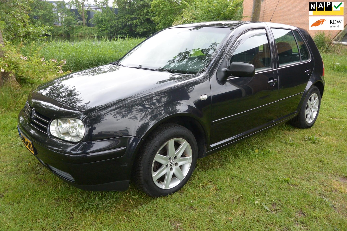 Volkswagen Golf - 1.6-16V FSI Ocean*5deurs*airco*cruise*trekhaak*apk - AutoWereld.nl