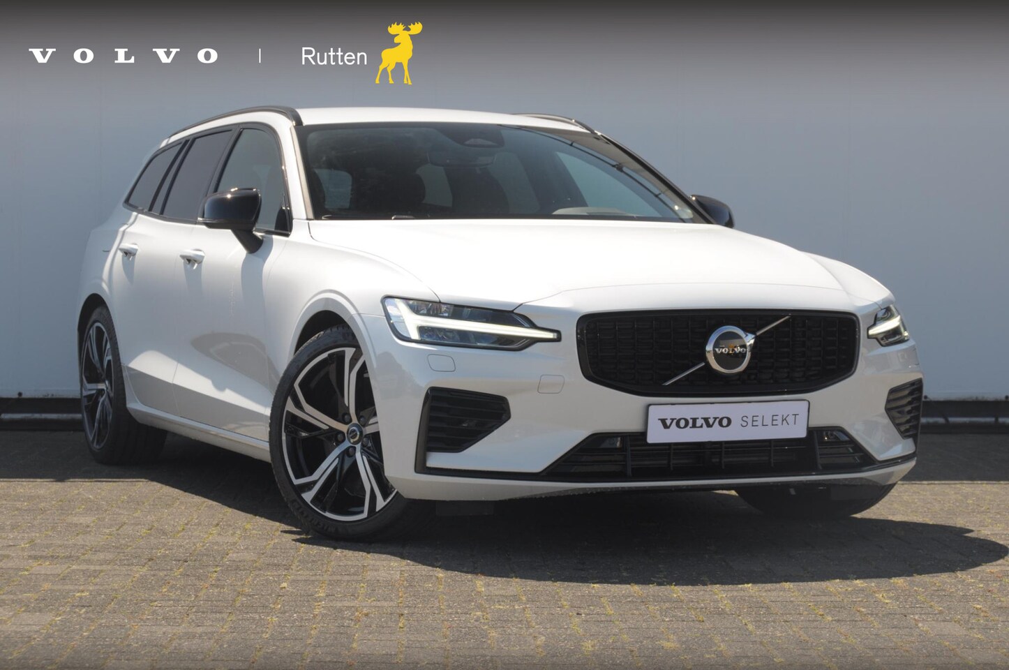 Volvo V60 - T6 350PK Automaat AWD Plus Dark / Adaptieve cruise control / BLIS / 19” velgen / Parkeerse - AutoWereld.nl
