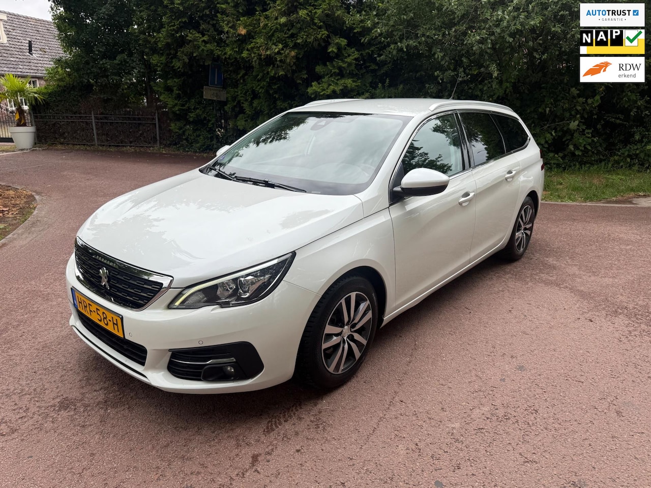 Peugeot 308 - 1.2 PureTech Allure / Navi / Camera / PDC / led / Airco - AutoWereld.nl