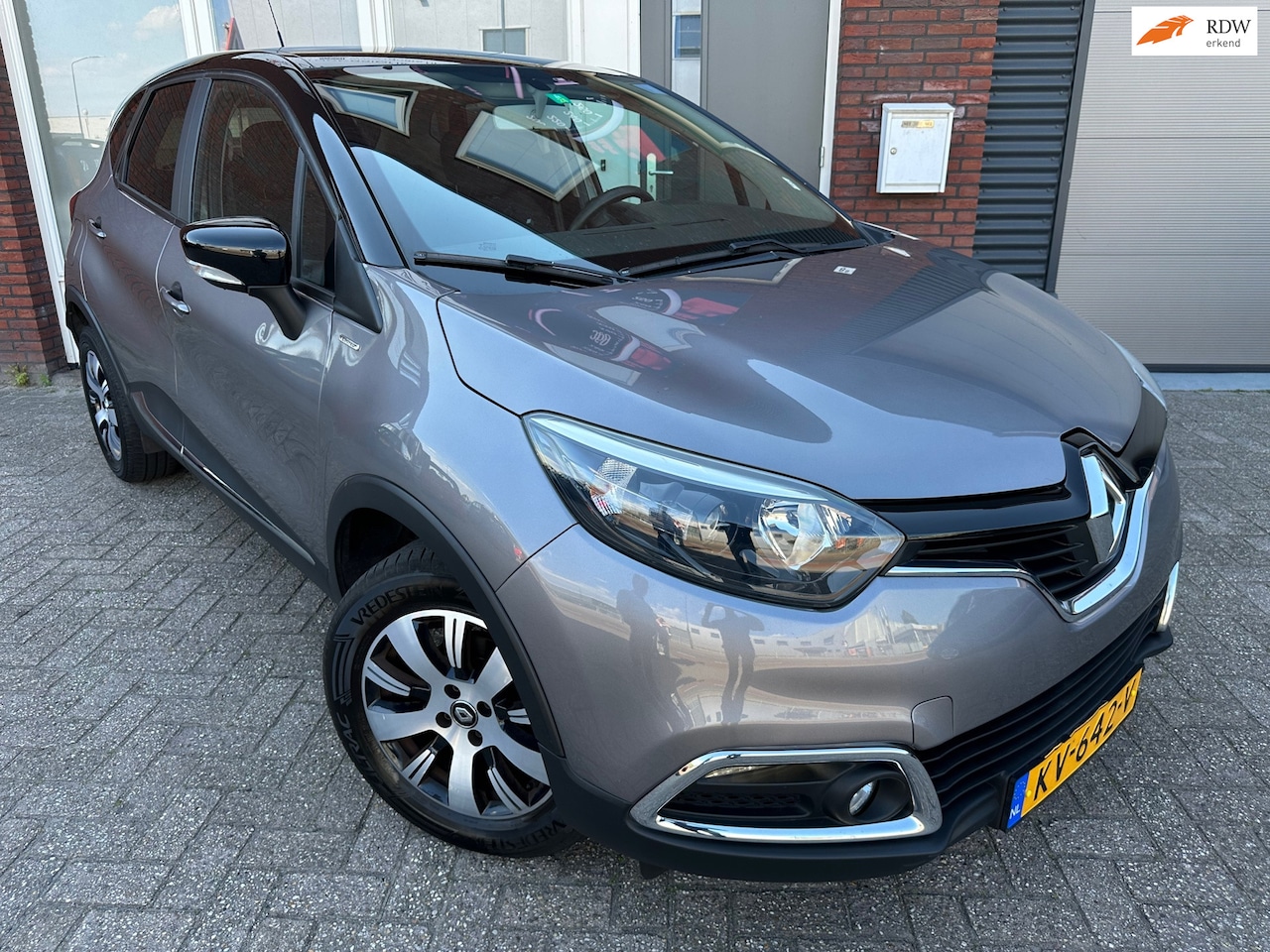 Renault Captur - 0.9 TCe Limited / 1e Eig / Navi / PDC / Cruise / NAP - AutoWereld.nl