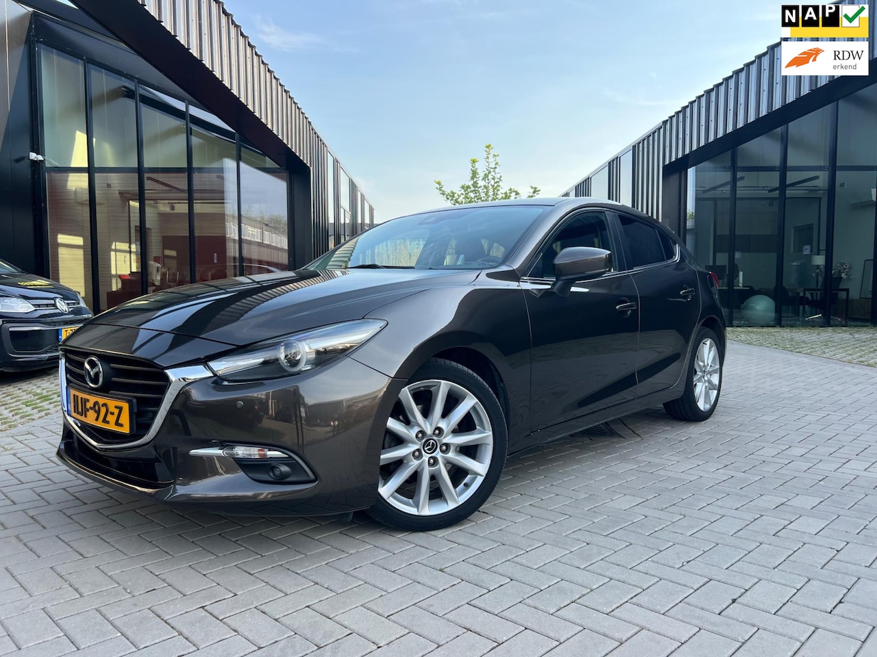 Mazda 3 - 2.0 SkyActiv-G 165 GT-M Clima Leer HUD Keyless Camera - AutoWereld.nl