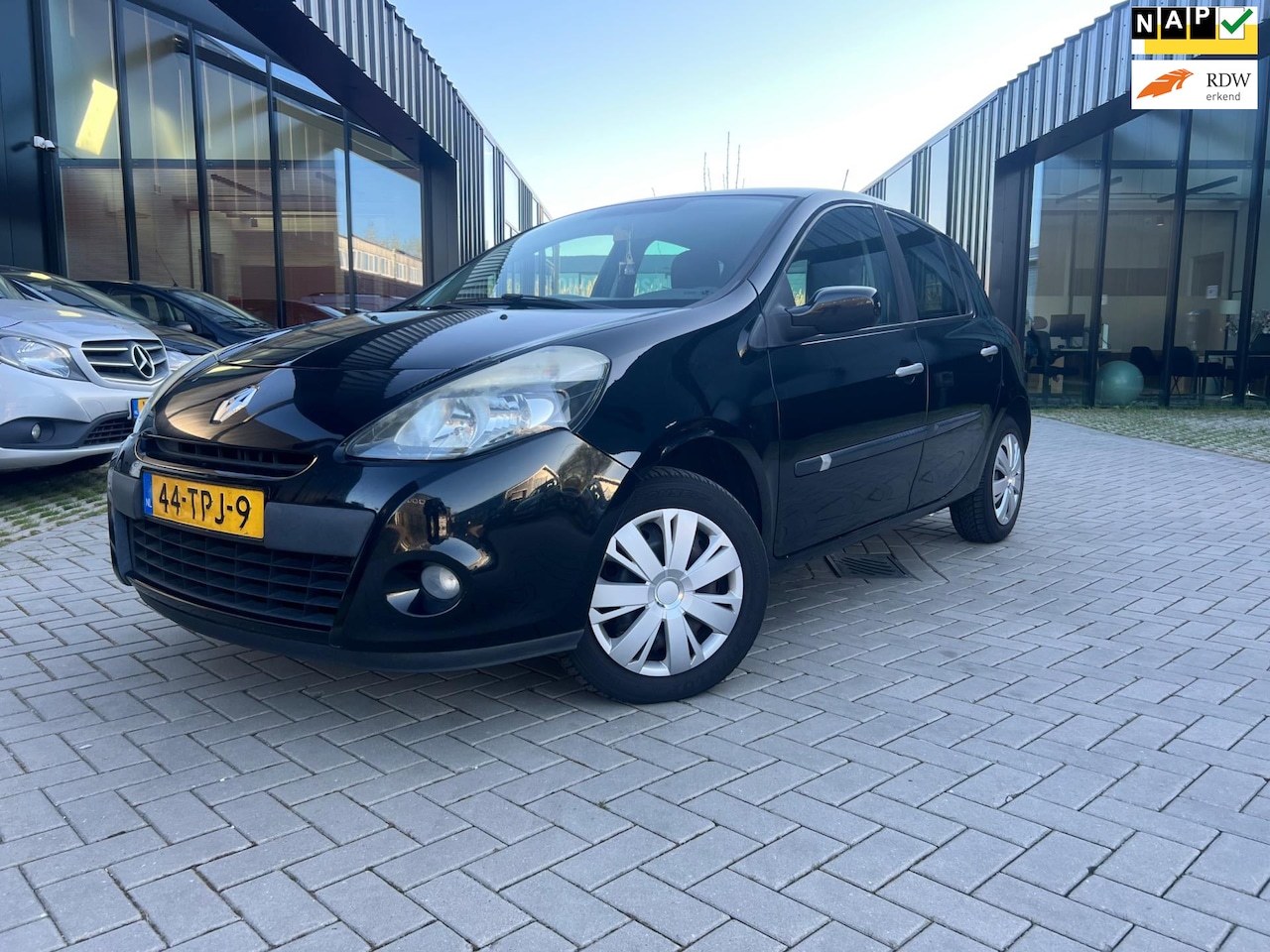 Renault Clio - 1.2 Authentique Airco Cruise Elek pakket NL Auto NAP - AutoWereld.nl