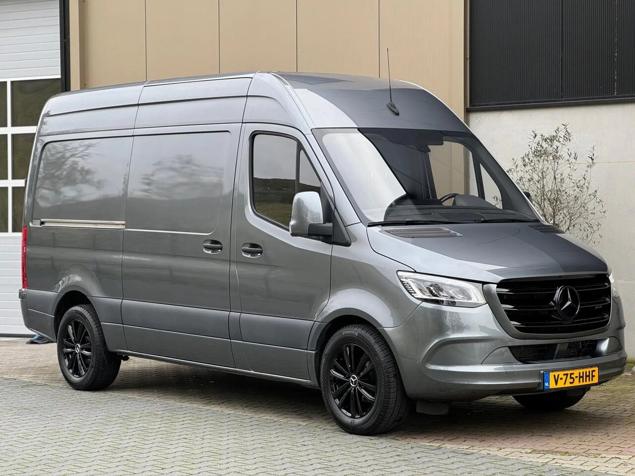 Mercedes-Benz Sprinter - 319 3.0 CDI L2H2 LED|MBUX10.25 - AutoWereld.nl