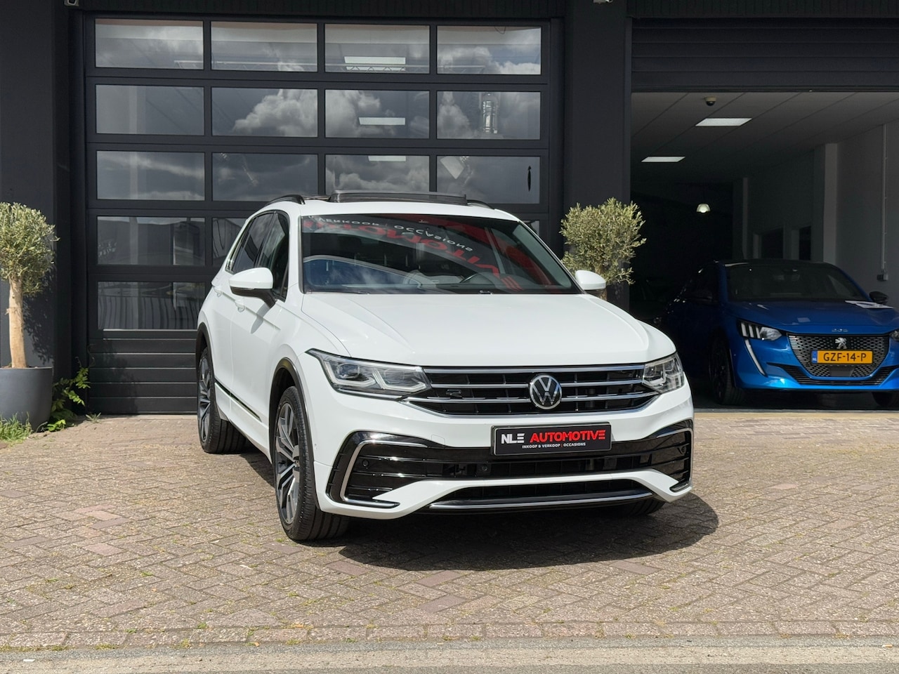 Volkswagen Tiguan - 1.4 TSI eHybrid R-Line Business+ Elektrische trekhaak - AutoWereld.nl