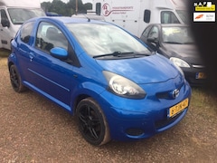 Toyota Aygo - 1.0-12V Access LEDER INTERIEUR ZWART ORG ZELDZAAM LM VELGEN 16 INCH , SPECIALE UITV, ELEKT