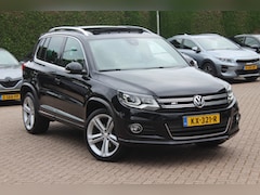 Volkswagen Tiguan - 2.0 TSI Sport&Style 4Motion 3x R-line / Trekhaak / Panoramadak / Camera / Leder / 19'' / N