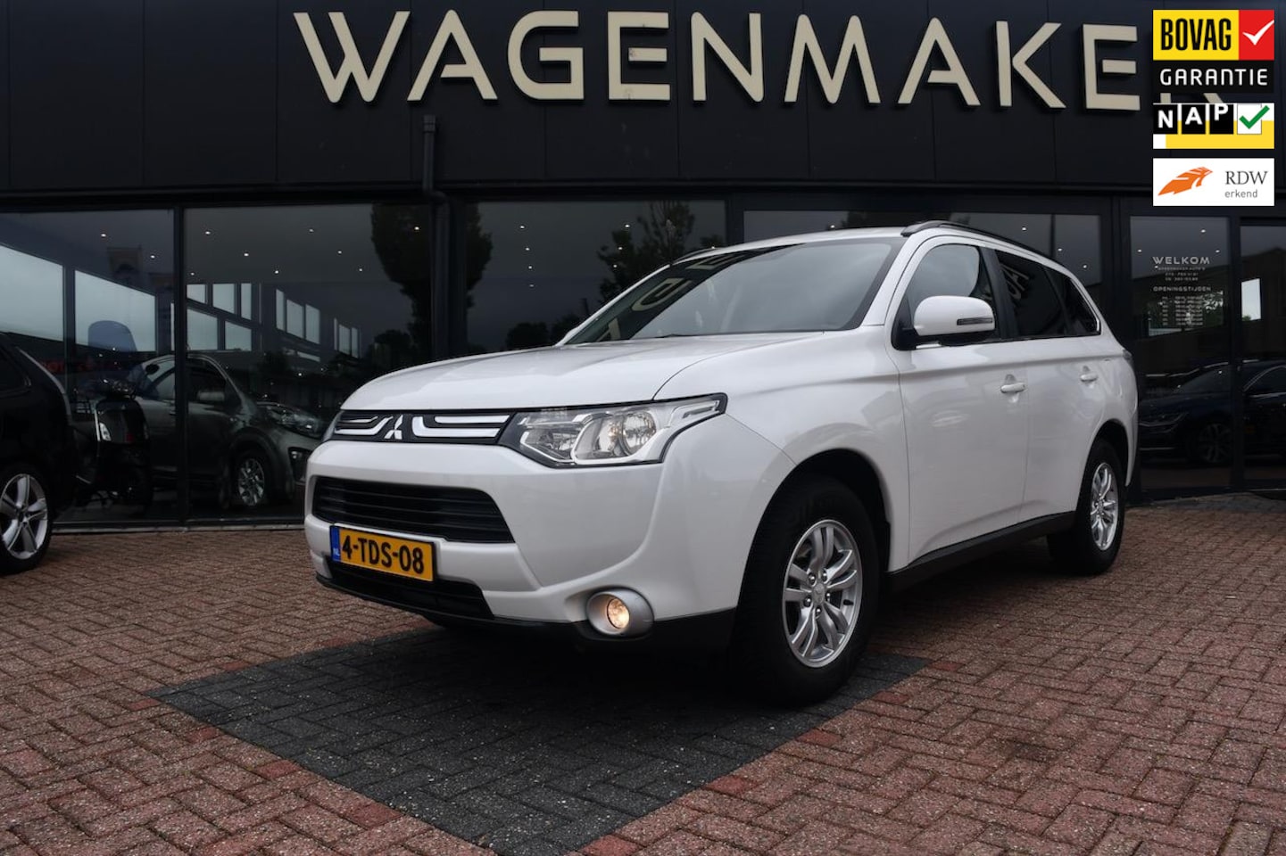 Mitsubishi Outlander - 2.0 Intense AUTOMAAT|CAMERA|Cruise|NAVI - AutoWereld.nl