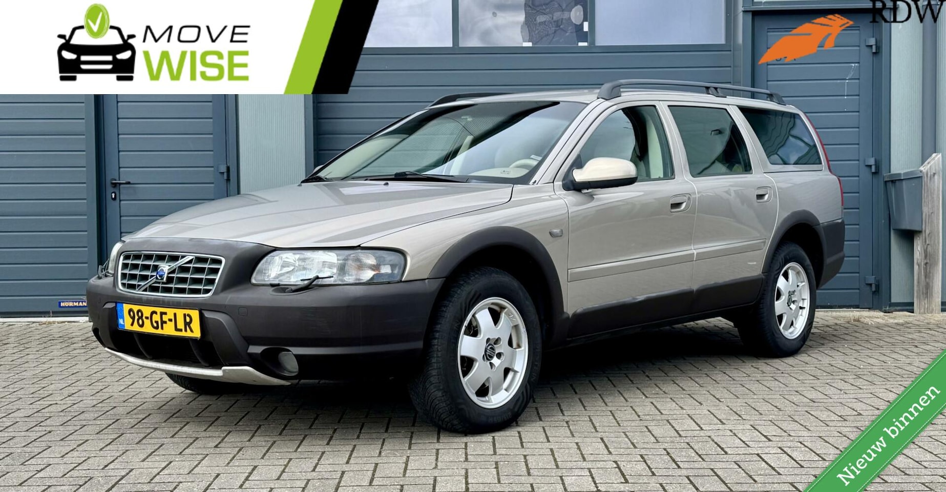 Volvo XC70 - 2.4 T 5 Cil. AWD 200pk Comfort Line | Automaat | Cruise | Nette Auto | Uniek | - AutoWereld.nl