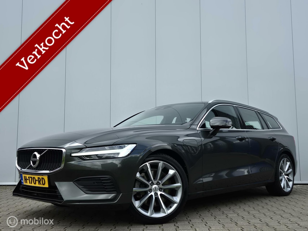 Volvo V60 - T6 2.0 TWIN ENGINE AWD MOMENTUM PRO/TREKHAAK/HARMAN KARDON/CAMERA/PILOT ASSIST/19''LMV - AutoWereld.nl