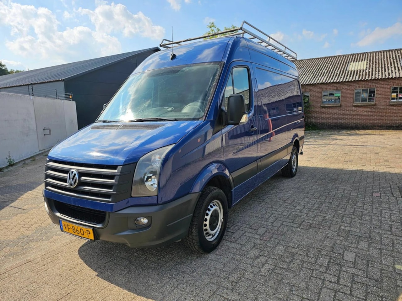 Volkswagen Crafter - 32 2.0 TDI L2H3 Apk,Nap,Airco,Trekhaak - AutoWereld.nl