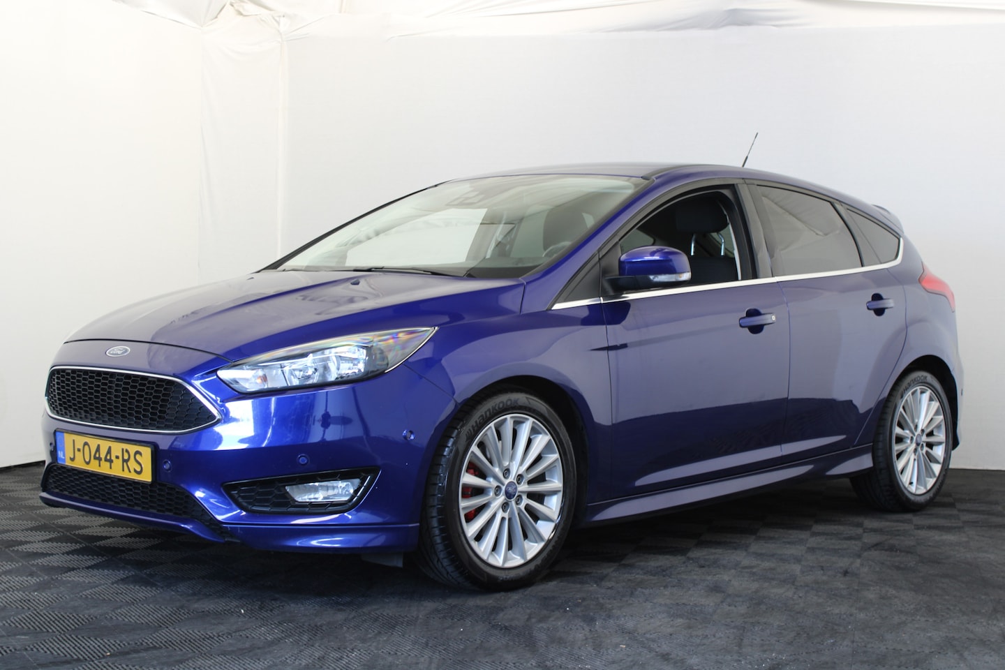 Ford Focus - 1.5 Titanium *Hemelvaart geopend* - AutoWereld.nl