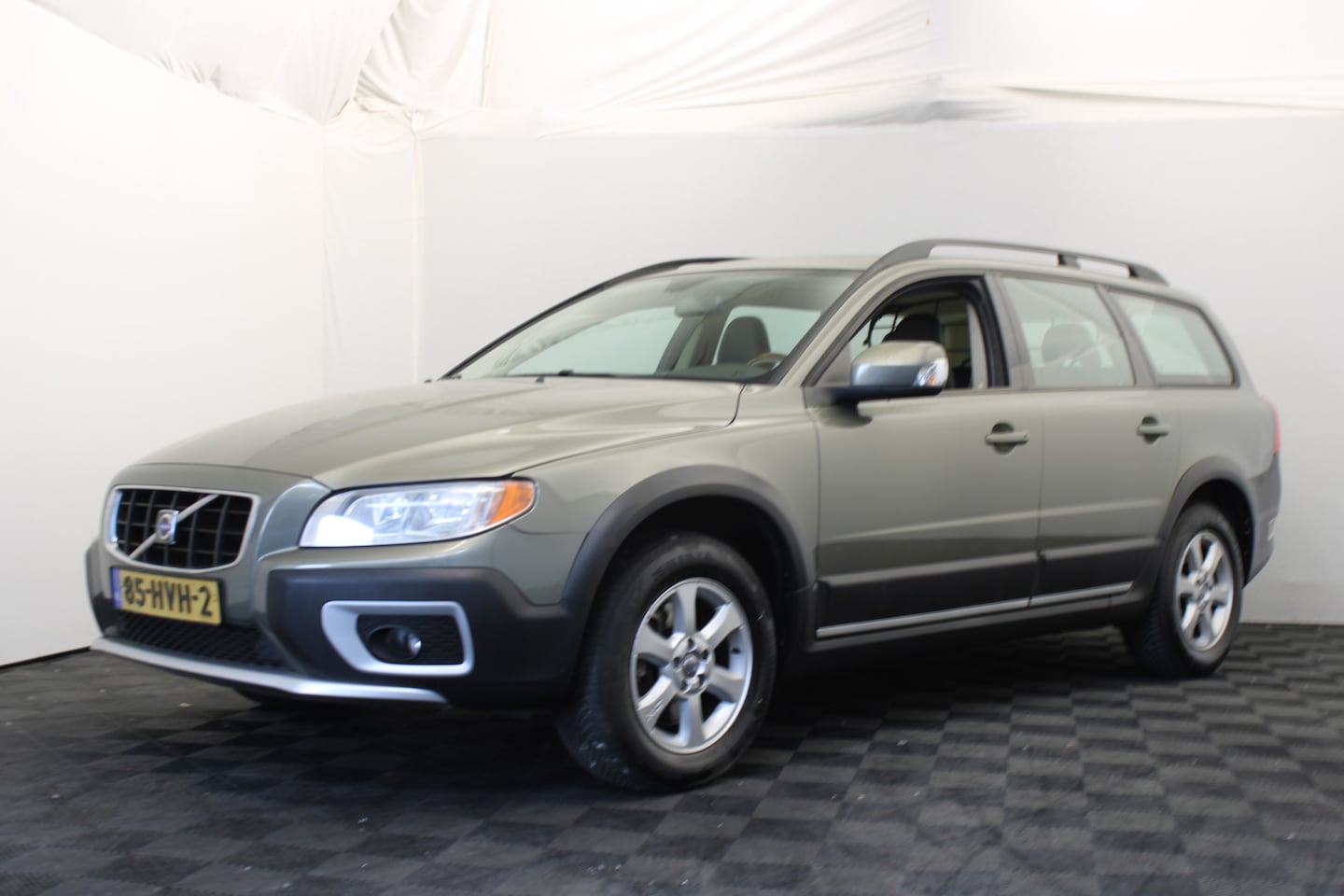 Volvo XC70 - 2.4 D5 Kinetic |Leder|Navi|Trekhaak| - AutoWereld.nl