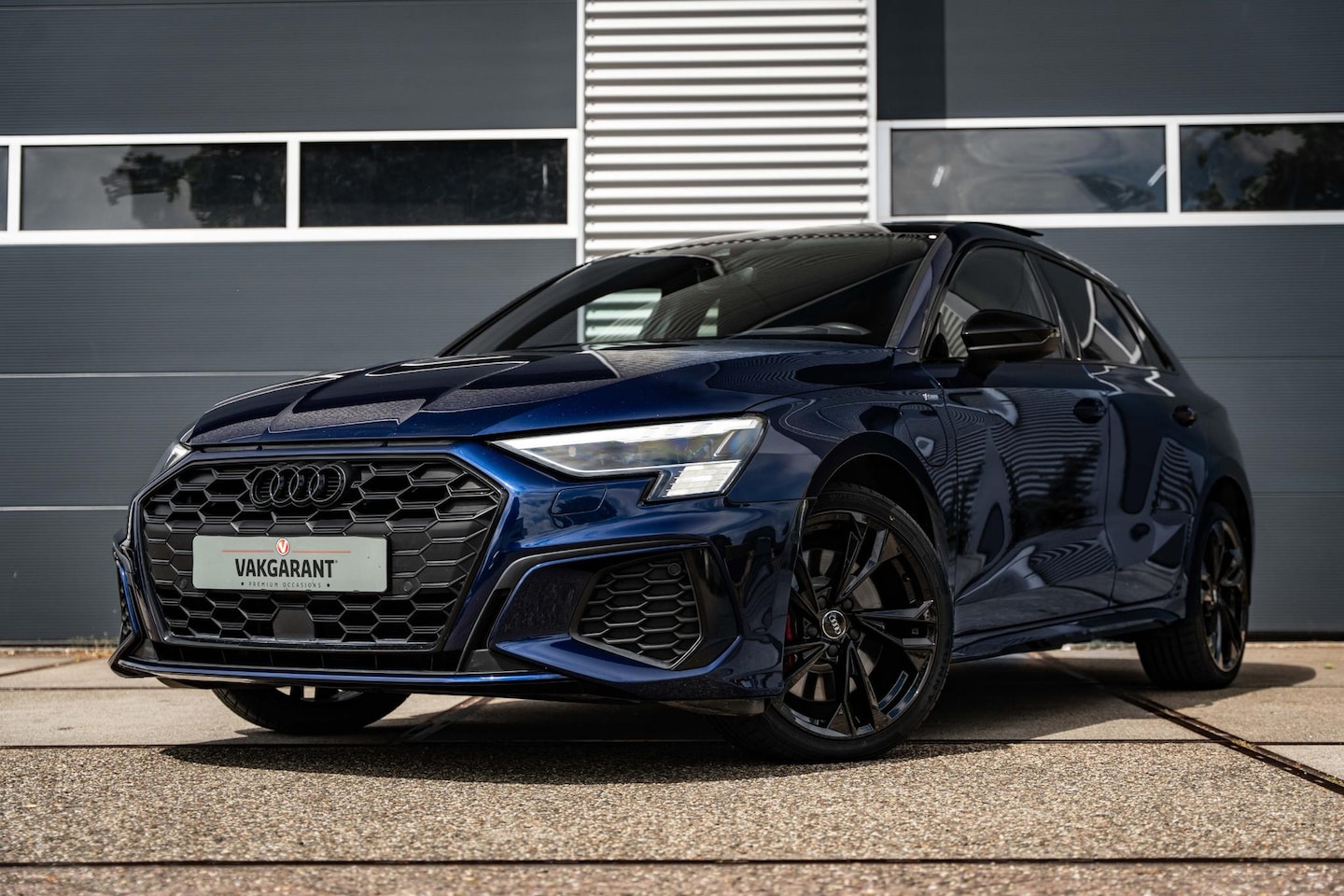 Audi A3 Sportback - 45 TFSI e S edition Competition |Panorama dak |Head-Up| B&O |	Matrix-LED | - AutoWereld.nl