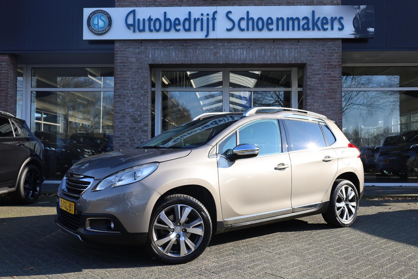 Peugeot 2008 - 1.6 VTi Féline PANO TREKHAAK LEER/ALCANTARA NAVI CRUISE CLIMA DISTRIBUTIERIEM=VERVANGEN! N - AutoWereld.nl