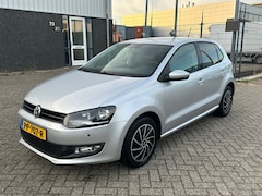 Volkswagen Polo - 1.6 TDI Highline 2010 BLUEMOTION PDC\