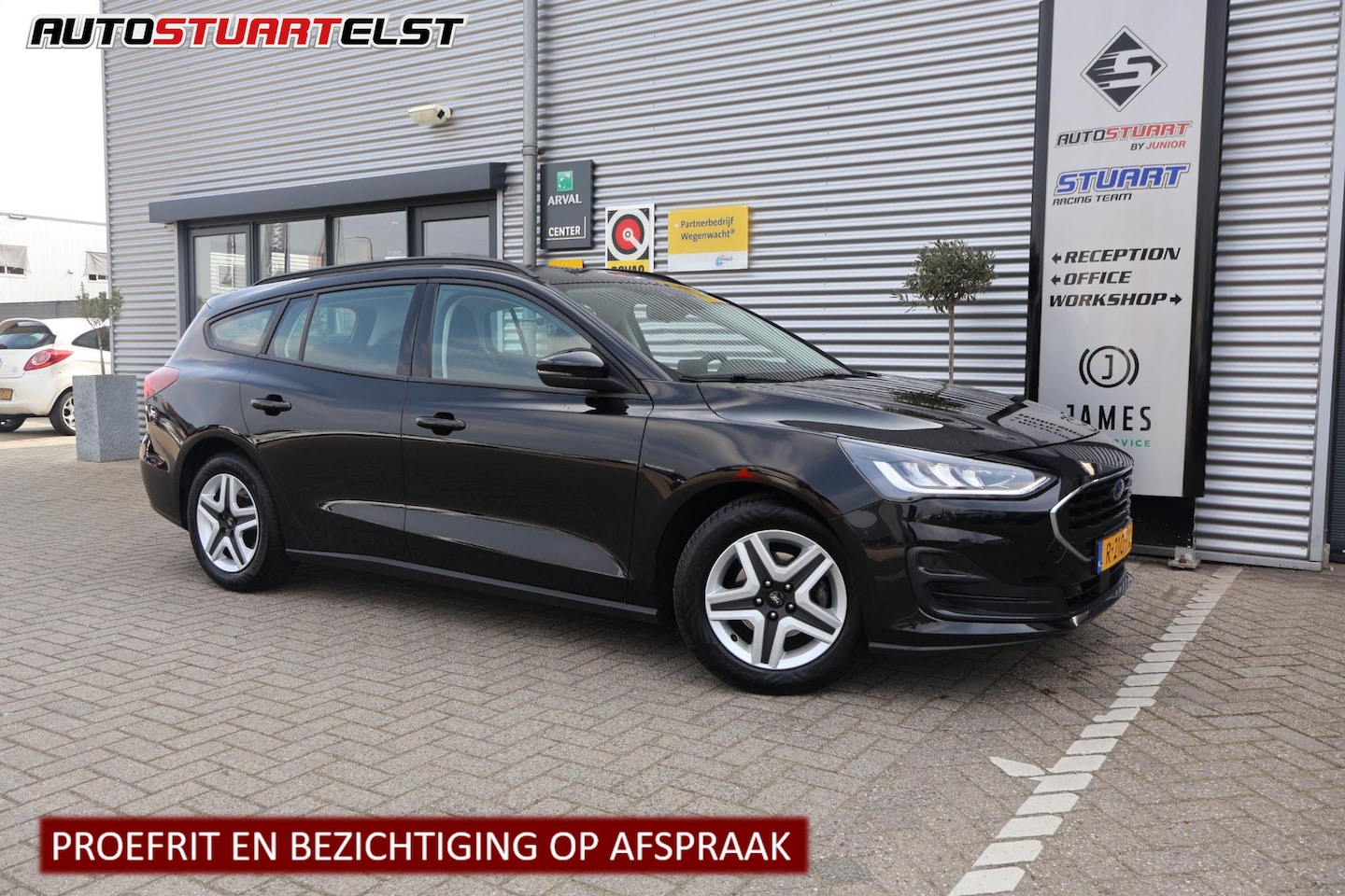 Ford Focus Wagon - 1.0 EcoBoost Connected Full Led | Carplay | PDC | NAP | Bots Waarschuwing | Volledig Onder - AutoWereld.nl