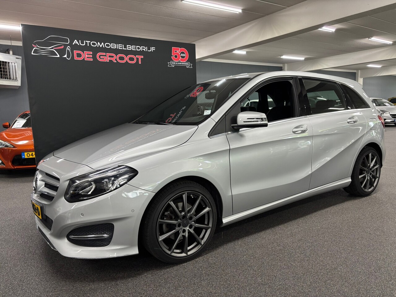 Mercedes-Benz B-klasse - 180 Ambition-AUTOMAAT-TREKHAAK - AutoWereld.nl