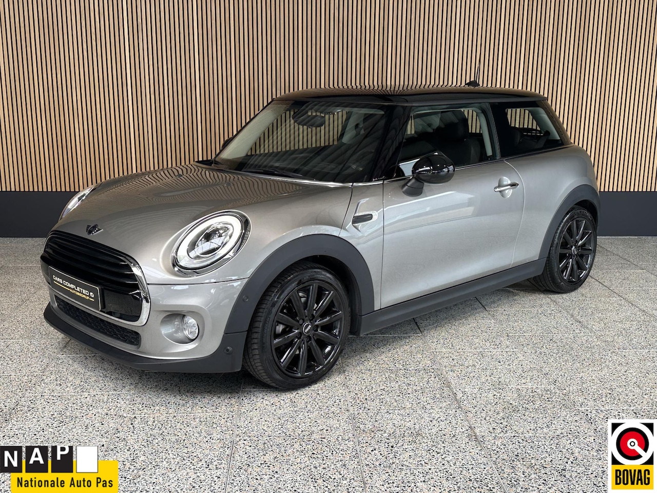 MINI Cooper - 1.5 Cooper Chili Serious Business NL auto | Schuif / kantel dak | Lederen stoelen - AutoWereld.nl