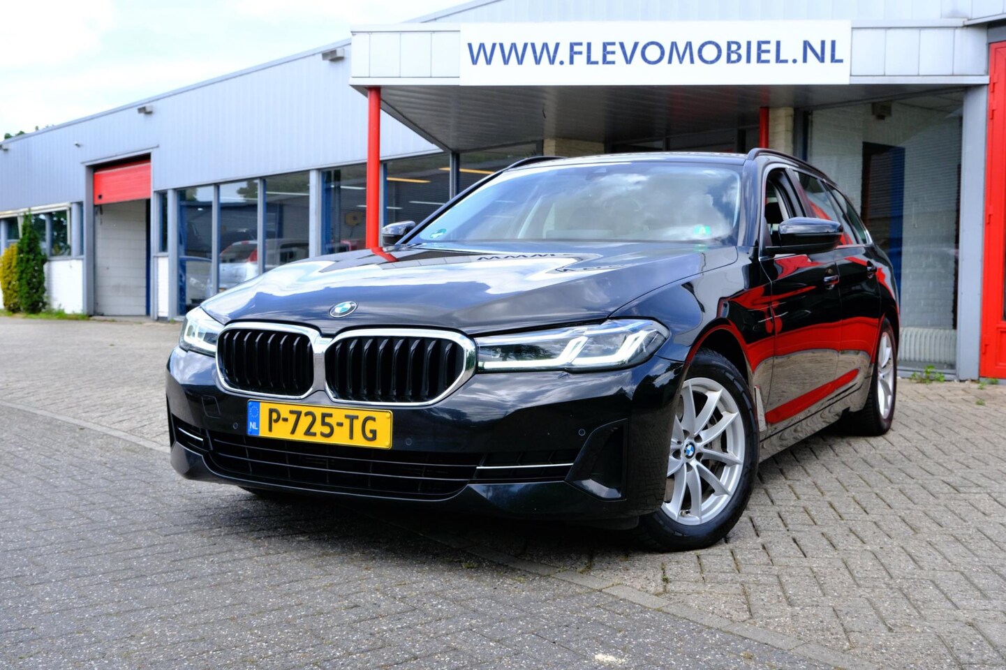 BMW 5-serie Touring - 530d 286pk xDrive Edition Plus Aut.Navi|Laser|Lightlight|Clima|Sportstoelen - AutoWereld.nl